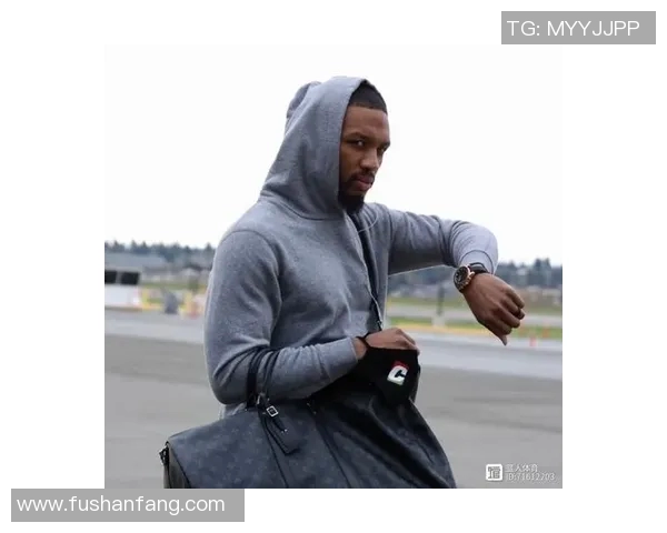 利拉德赛场细微动作引发热议 球迷纷纷讨论背后深意